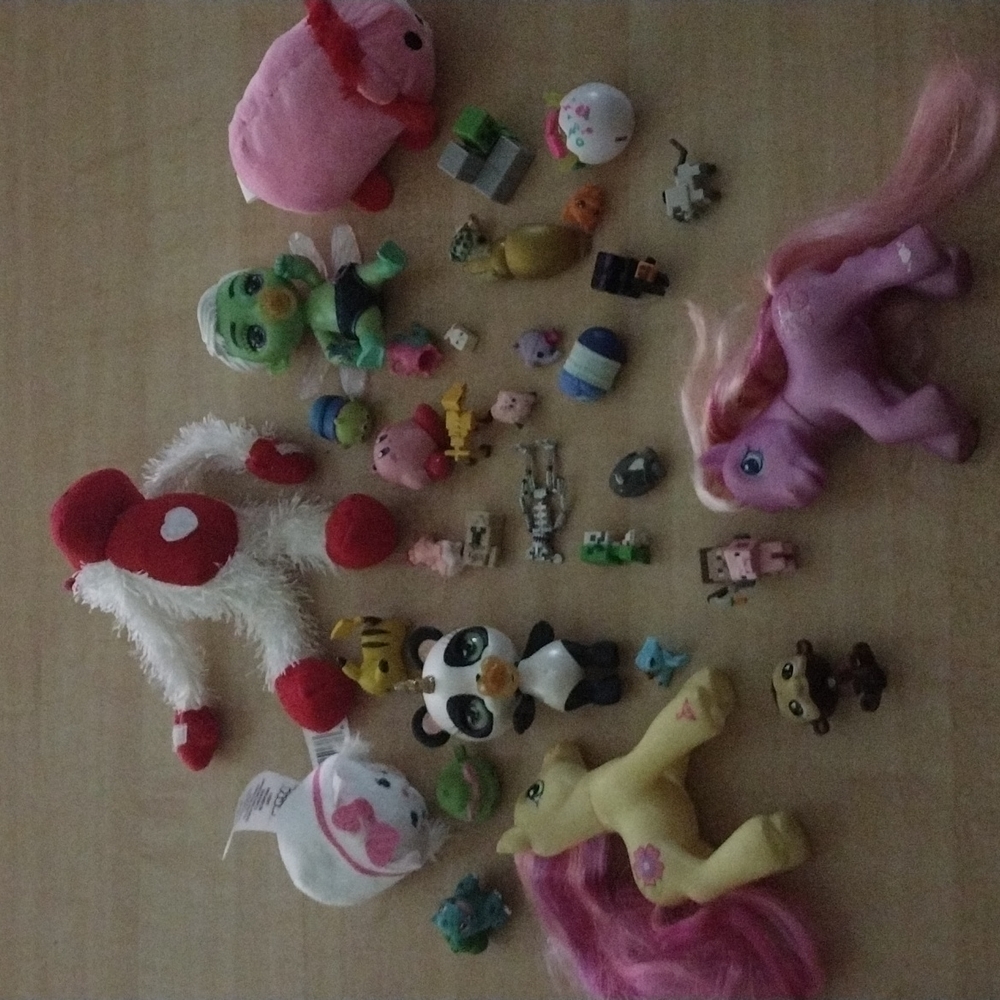 Lot of toy, my little pony, Minecraft, pokemon